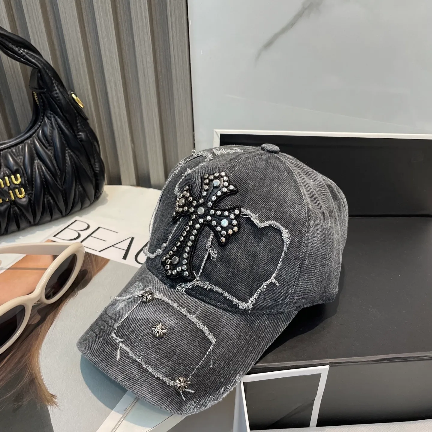P86 Crow Heart 🆕🆕25 new baseball cap, personalized fashion classic cross logo, casual with a cool feeling, unisex style, same style for men and women! Very easy to match! Head circumference: 56-58cm is available